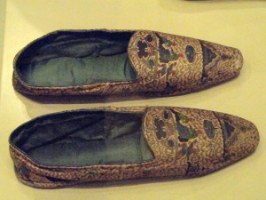Pantofole, Inghilterra 1845-1855 (Patricia Harris Gallery of Textiles & Costume, Royal Ontario Museum, Toronto, Ontario, Canada)