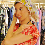 La designer Alice Tolu piena e indossa per mockUp un carrés Hermès , pic by A. Duranti