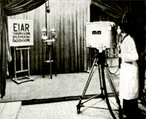 Studio televisivo EIAR Roma 1939 operatore con telecamera SAFAR