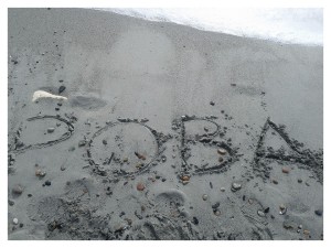 "Ho scritto Poba sulla sabbia" (sardo, trad. Suck Off!), foto di V.S.©