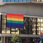Sardegna Pride 2016, la facciata del Teatro Lirico di Cagliari con i colori arcobaleno.