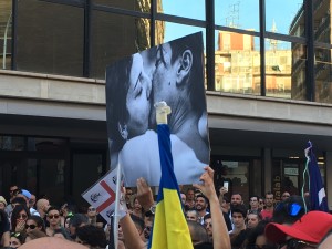 Sardegna Pride 2016, la toccante commemorazione delle vittime di Orlando.