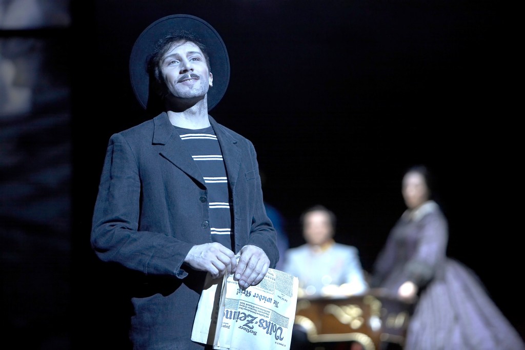 Bruno Grassini nel ruolo di Luigi Lucheni nel musical Elisabeth, Theater des Westens, Berlin, 2008